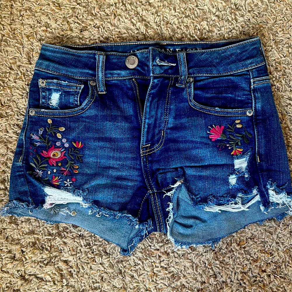 Embroidered Shorts 🌸